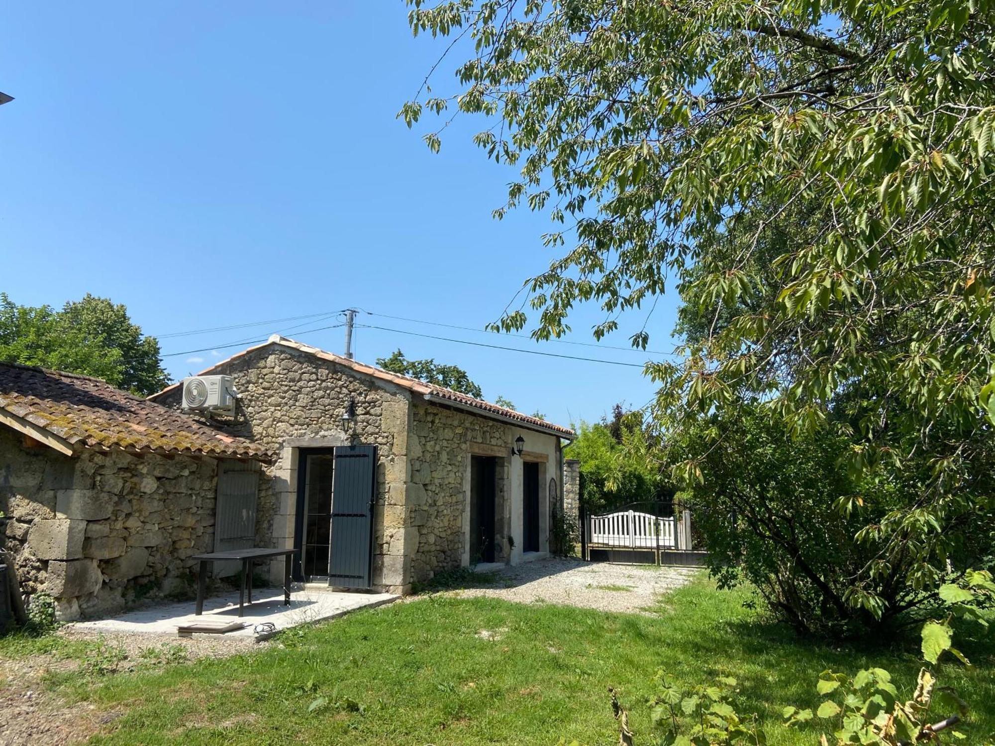 Bien Plus Qu'Une Chambre D'Hote Un Lodge Avec Kitchinette Terrasse Et Jardin Prive Clos Lasserre  外观 照片